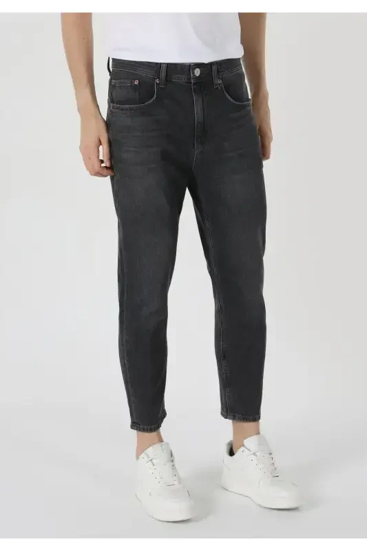 Men's low-rise, skinny fit blue jeans. - 4