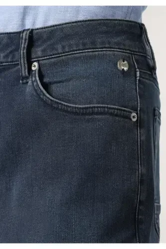 Men's low-rise, straight leg, blue jeans. - 5