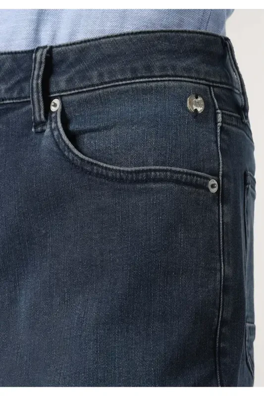 Men's low-rise, straight leg, blue jeans. - 5
