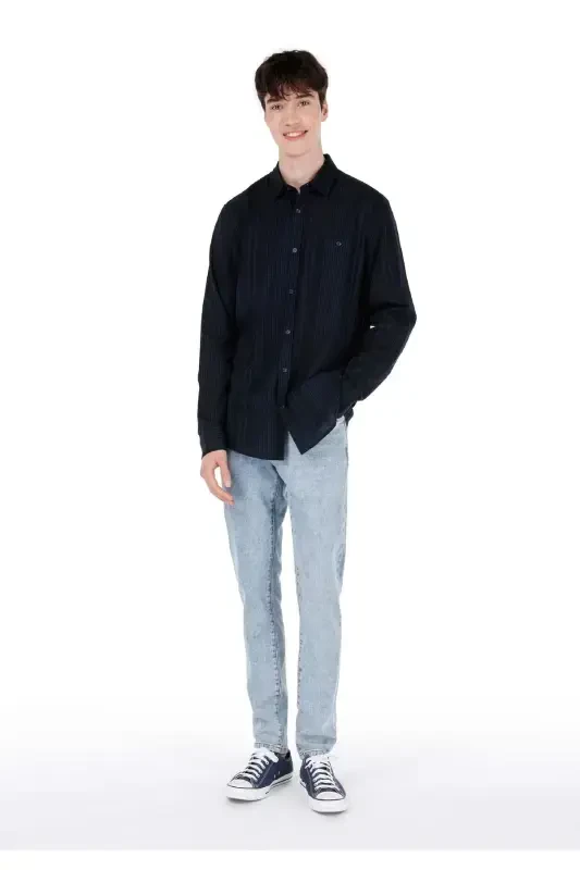Men's low waist, straight leg, blue denim pants. - 1