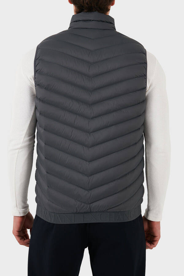 Men's regular fit double zipper stand collar vest. - 2