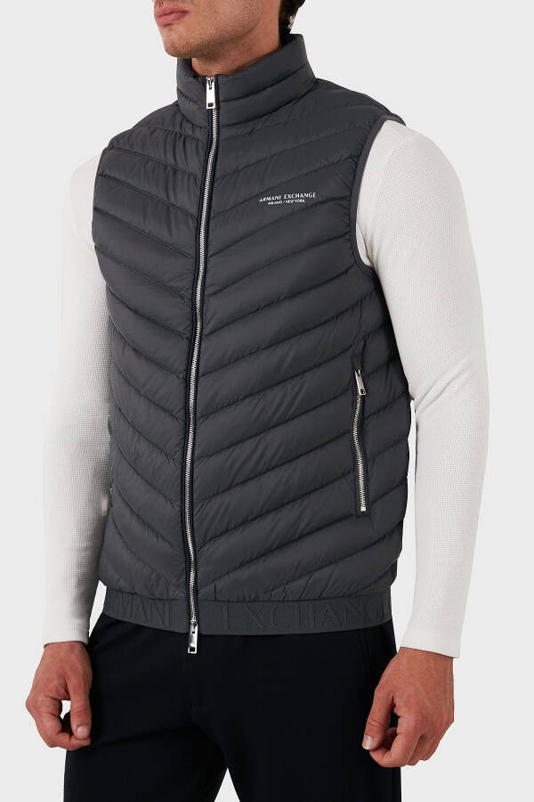 Men's regular fit double zipper stand collar vest. - 4