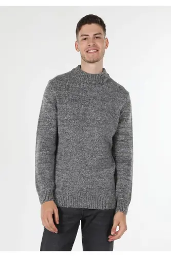 Men's Regular Fit, half-zip grey sweater. - 1