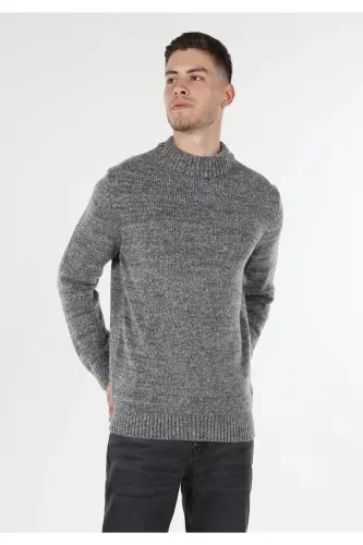 Men's Regular Fit, half-zip grey sweater. - 3