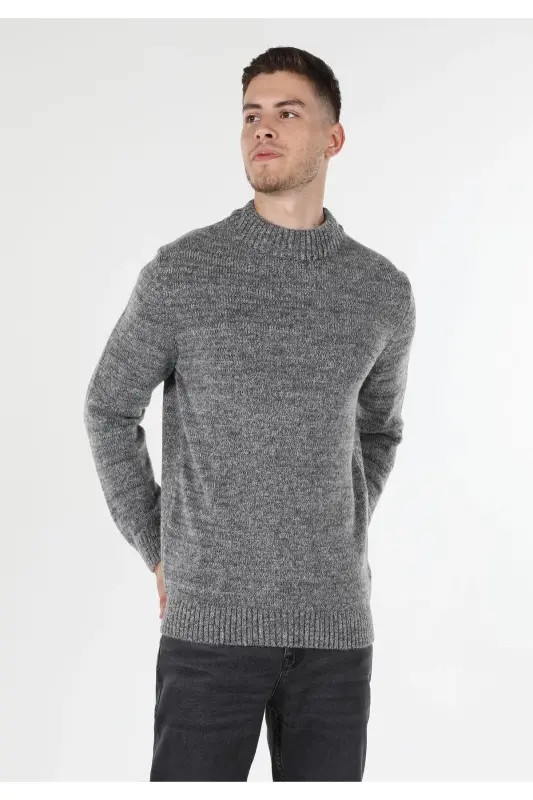 Men's Regular Fit, half-zip grey sweater. - 3