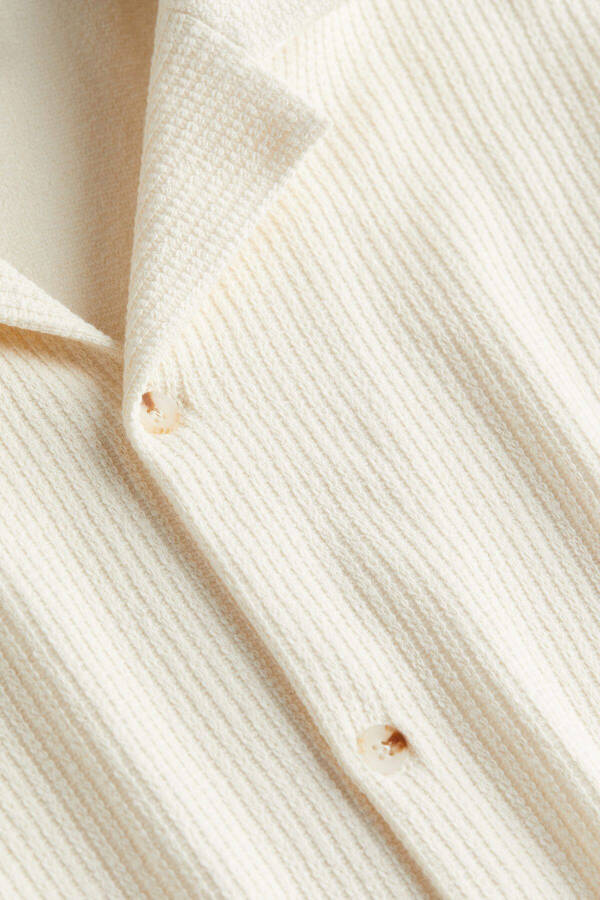 Men's regular fit, honeycomb textured collar shirt. - 2