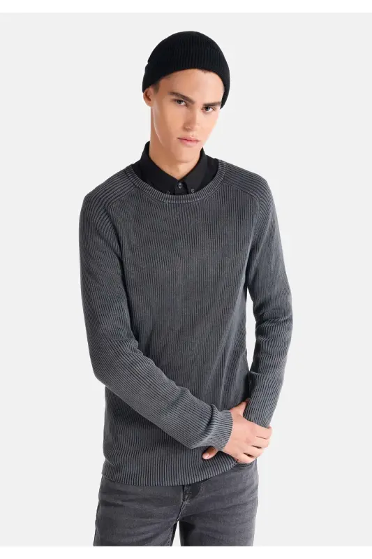Men's Slim Fit Anthracite Crew Neck Sweater (Cl1061736) - COLIN'S