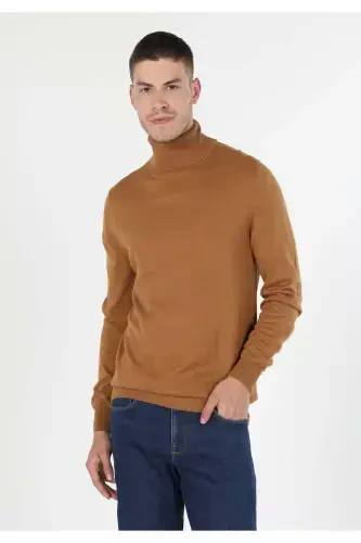 Men's slim fit camel fisherman sweater. - 3