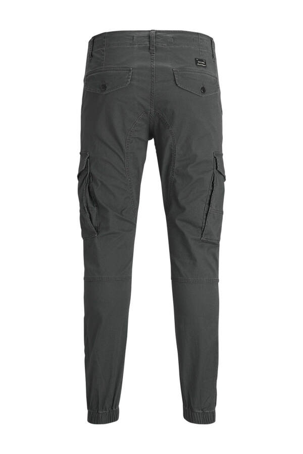 Men's slim fit cargo pants in anthracite. - 8