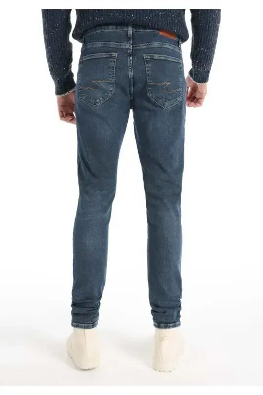 Men's slim fit, low rise, straight leg jean trousers. - 2