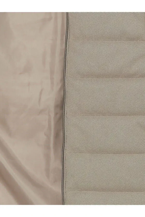 Men's slim fit, stand-up collar puffer vest. - 2