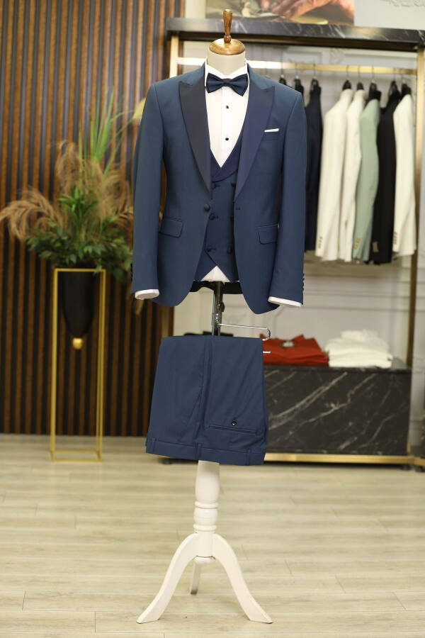 Men's Tuxedo Wedding Suit with Swallowtail Collar Italian Cut Slim Fit Jacket Vest Pants Bow Tie - Indigo - 3