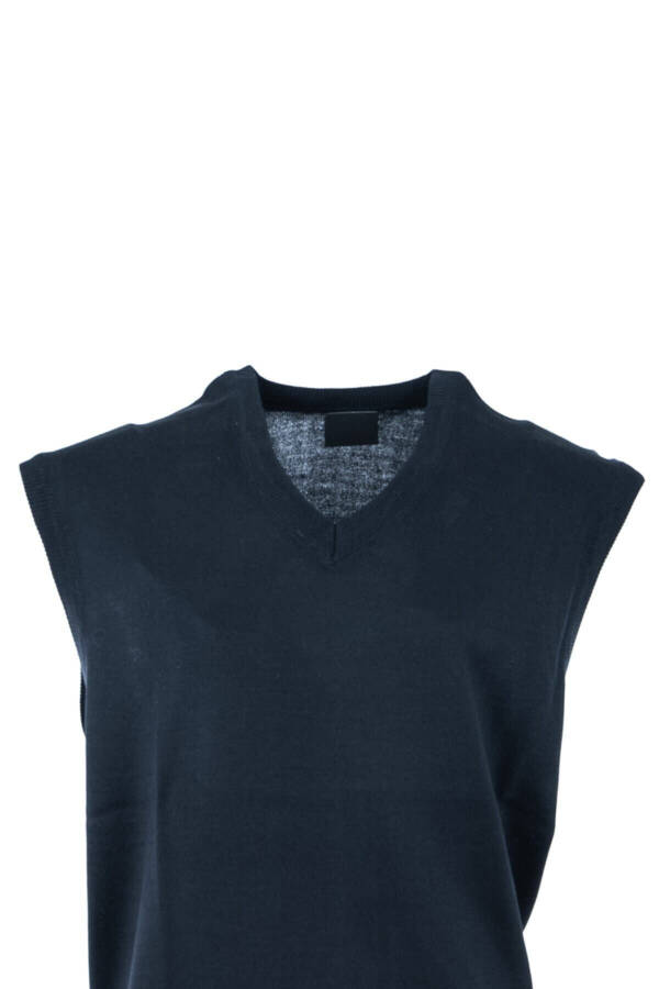 Men's V-Neck Solid Color Classic Model Relaxed Fit Regular Fit Fine Wool Knit Sweater - 1