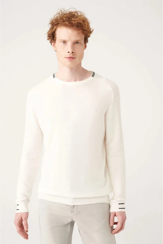 Men's White Crew Neck Knit Sweater - AVVA