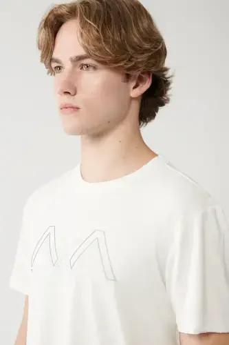 Men's White Crew Neck Printed Soft Touch Regular Fit T-shirt A41y1131 - AVVA (1)