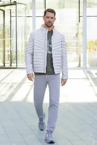 Men's White Water-Repellent Windproof Dynamic Fit Relaxed Fit Puffer Jacket - 4