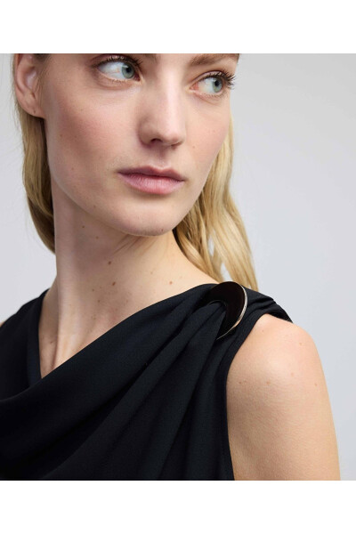 Metal aksesuarlı bluz - İPEKYOL