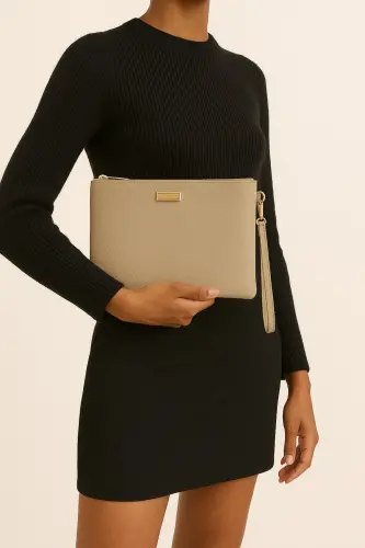 Metal Aksesuarlı El Askılı Portföy Clutch Çanta-Bej 