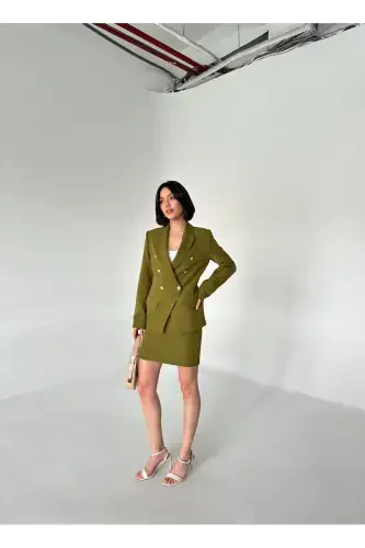 Metall tugmachali blazer ikki qismli yubka kostyumi - 5