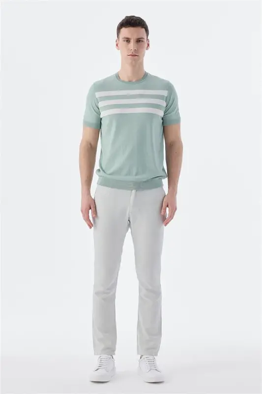 Мятная белая трикотажная футболка slim fit с круглым вырезом и узором. - 2