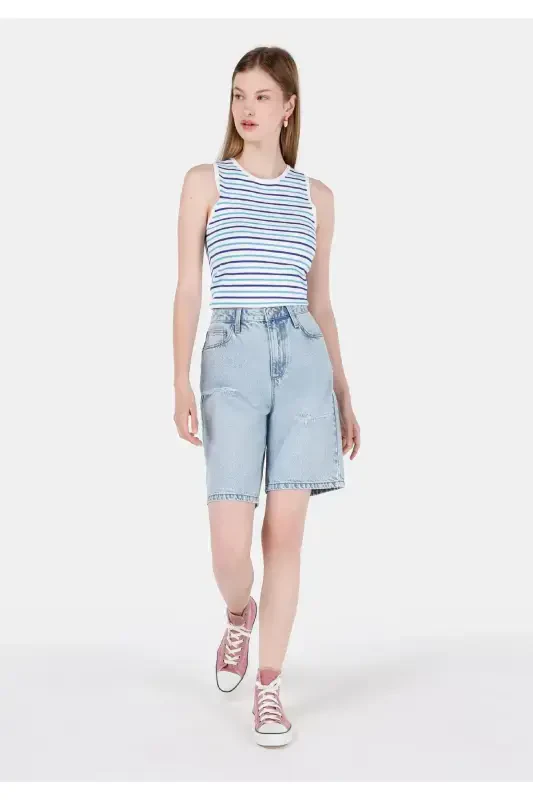 Mid-rise blue women's jean shorts - COLIN’S