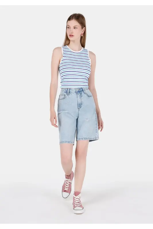 Mid-rise blue women's jean shorts - COLIN'S