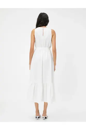 Midi-Kleid mit Kragen, detailliert, ärmellos - Weiß - 4