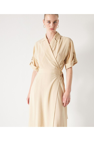 Midi dress with a crossover neckline - 5