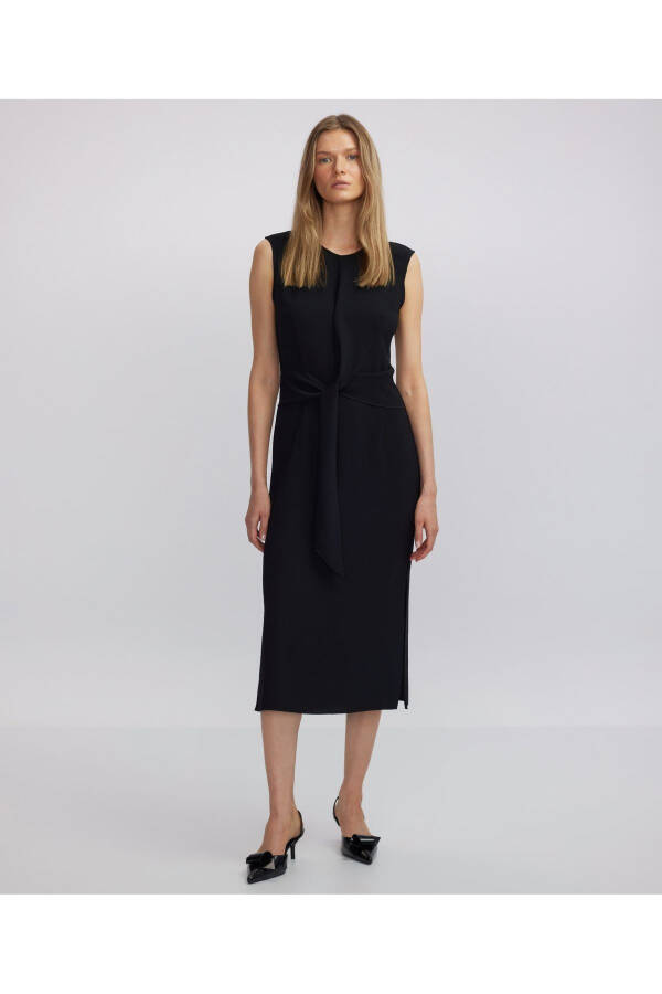 Midi dress with a tie at the waist - 7