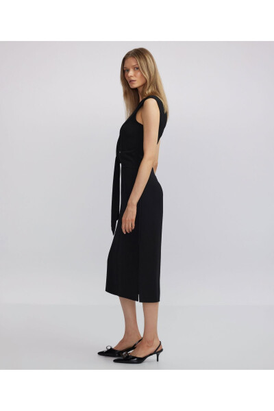 Midi dress with a tie at the waist - 8