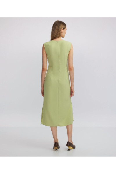 Midi dress with a tie at the waist - 15