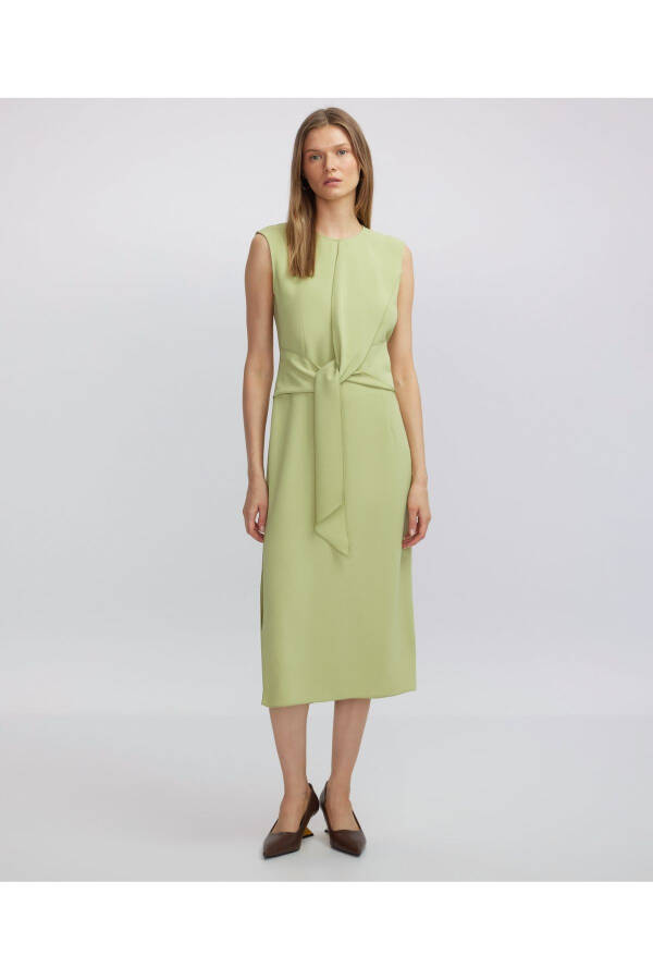 Midi dress with a tie at the waist - 6