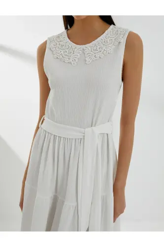Midi-Kleid mit Spitzenkragen, ärmellos und mit Gürtel an der Taille - Ecru - 5