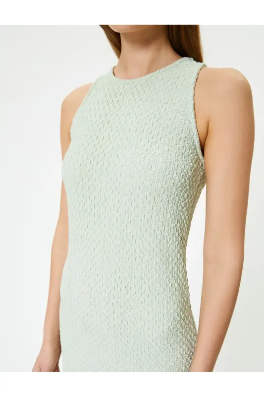 Midi-Kleid mit Neckholder-Ausschnitt, strukturiert - Hellgrün - 5
