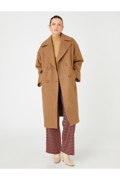 Midi length, wool coat, double-breasted, buttoned. - 1