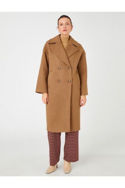 Midi length, wool coat, double-breasted, buttoned. - 3