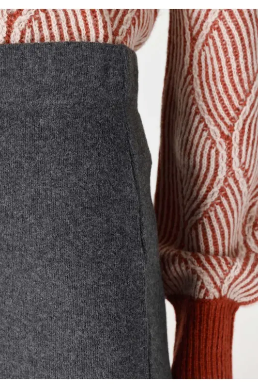 Midi uzunlikda, tor tor qilib tikilgan, antrasit rangli ayollar uchun yubka - 5