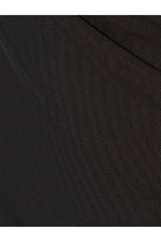 Mini shifon ko'ylak, ingichka kamarlar, ochiq yoqali, bantli detallar - Qora - 6