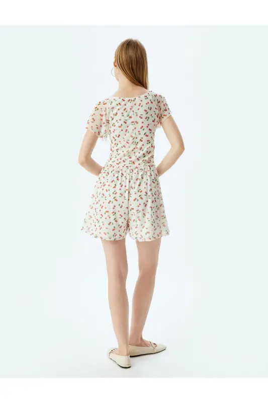 Mini-Tüll-Salopet-Jumpsuit mit KirscModazoneuster, U-Ausschnitt und kurzen Ärmeln - Ecru Gemustert - 4