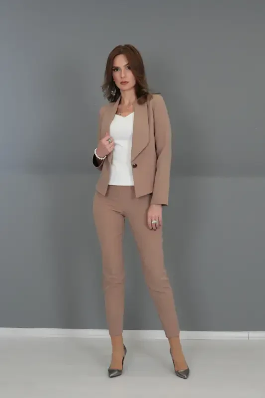 Мини-жакет и брюки-трубы - светло-коричневый - светло-коричневый - 5