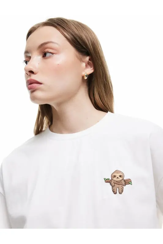 Minimal Embroidered Short Sleeve Cotton Crew Neck T-shirt - KOTON