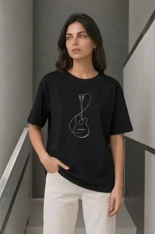 Minimal Gitar Baskılı Tişört T-Shirt Yazlık Kısa Kol Bisiklet Yaka T-Shirt - Siyah - 1