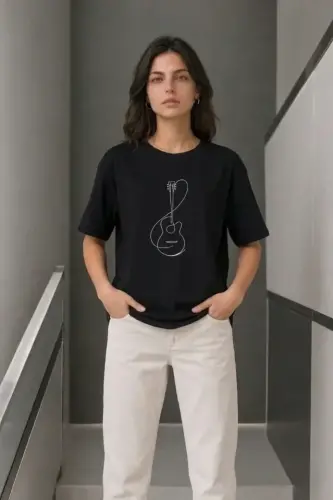 Minimal Gitar Baskılı Tişört T-Shirt Yazlık Kısa Kol Bisiklet Yaka T-Shirt - Siyah - BÜYÜKBEDENIZ (1)