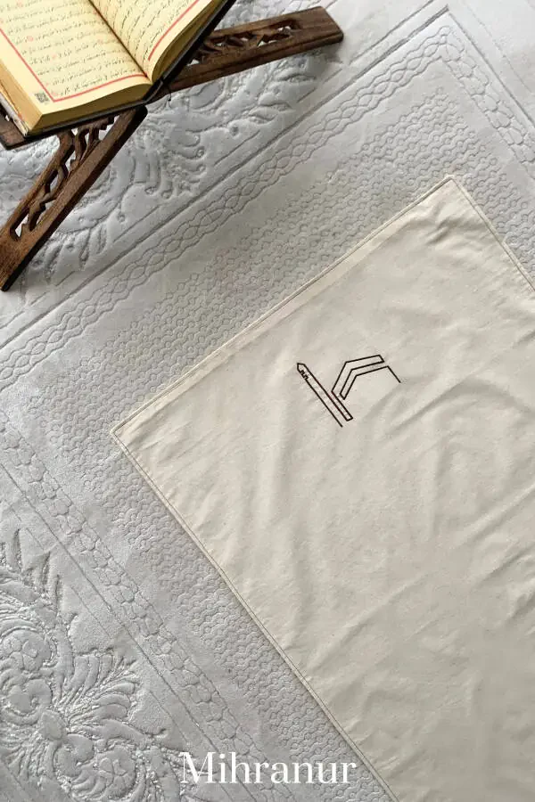 Minimal linen prayer rug with Kaaba embroidery. Perfect for dowry, trousseau or gift. - 5