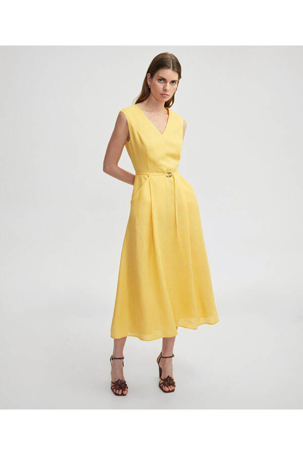 Minimal metal buckle linen dress - 2