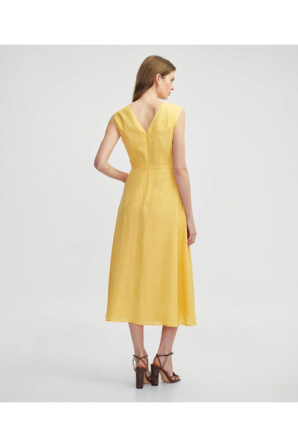 Minimal metal buckle linen dress - 6