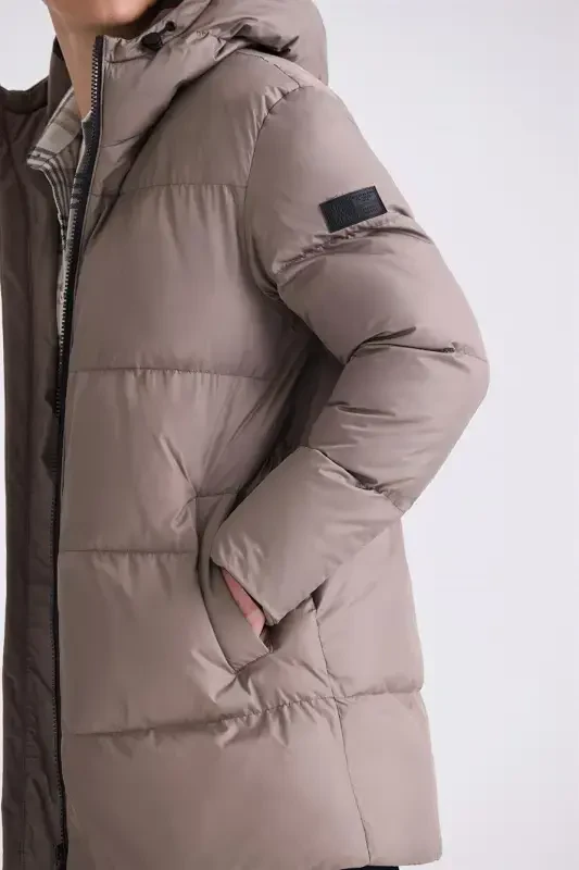 Mink Comfort Fit Qalpoqli To‘liq To‘ldirilgan Qishki Palto - 3