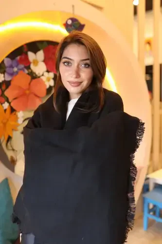 Miss Mercan Yumshoq Dokulu Puf Sherly Qora Yelkali Sharf Ro'mol-Qora - 1