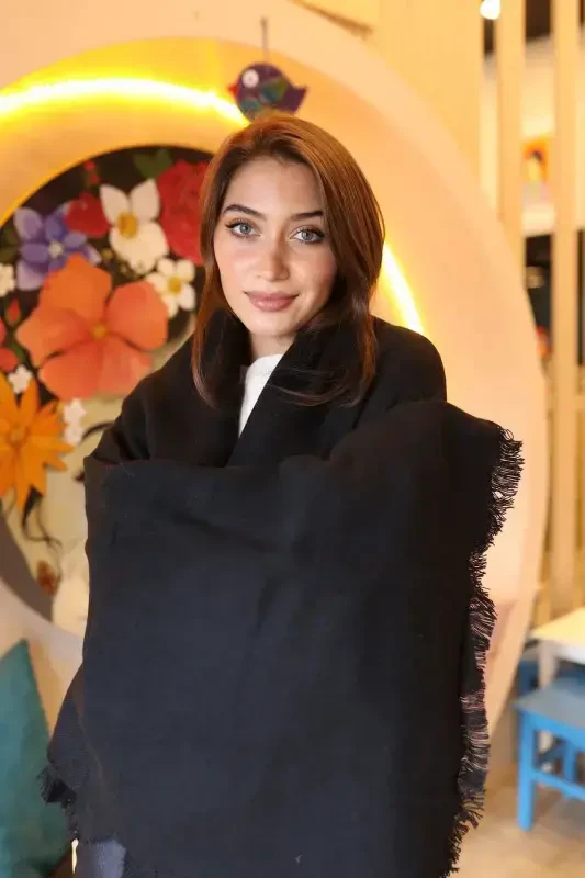 Miss Mercan Yumshoq Dokulu Puf Sherly Qora Yelkali Sharf Ro'mol-Qora - 1