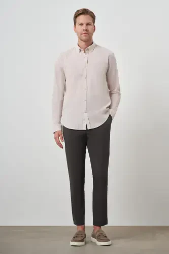 Modazone Erkaklar bej zig'ir trendi Dynamic Fit tugmali yoqali ko'ylak - 2